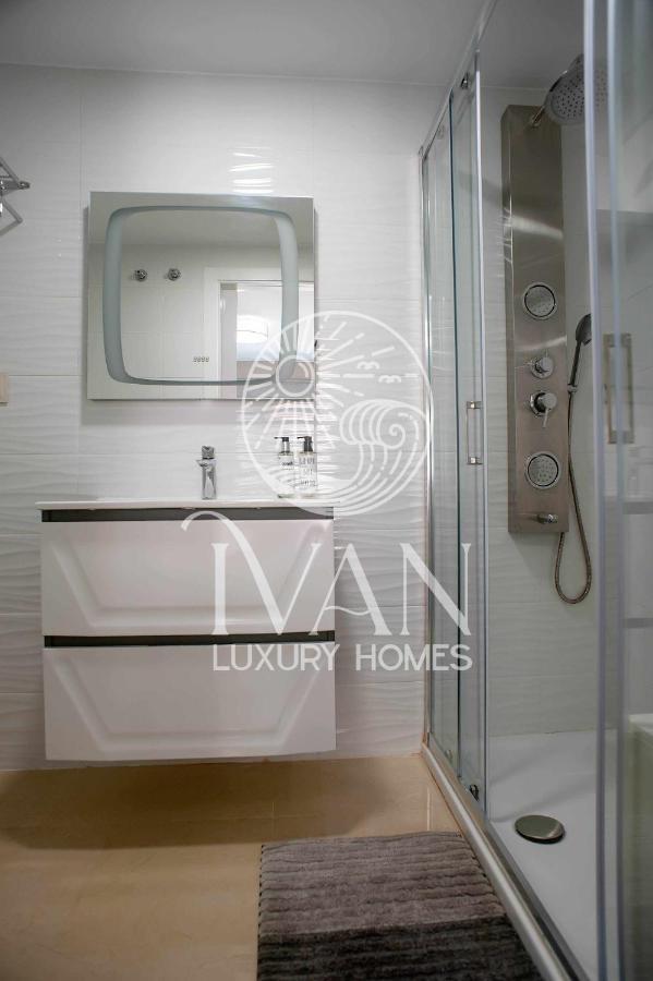 Casa Munteanu Ivan Luxury Homes 6ªpta Norte 1ªlinea 奥罗佩萨德尔马 外观 照片